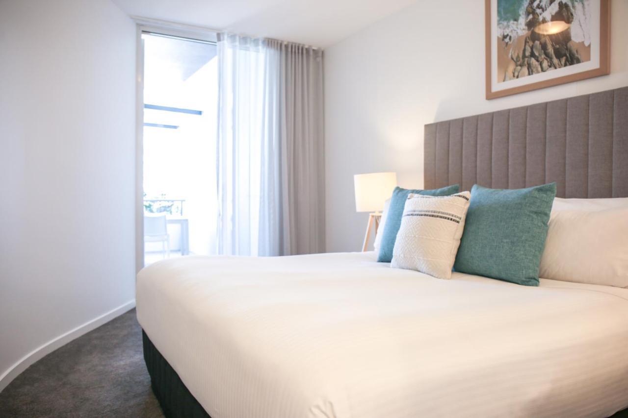 Rumba Beach Resort Caloundra Ngoại thất bức ảnh A bedroom at the hotel
