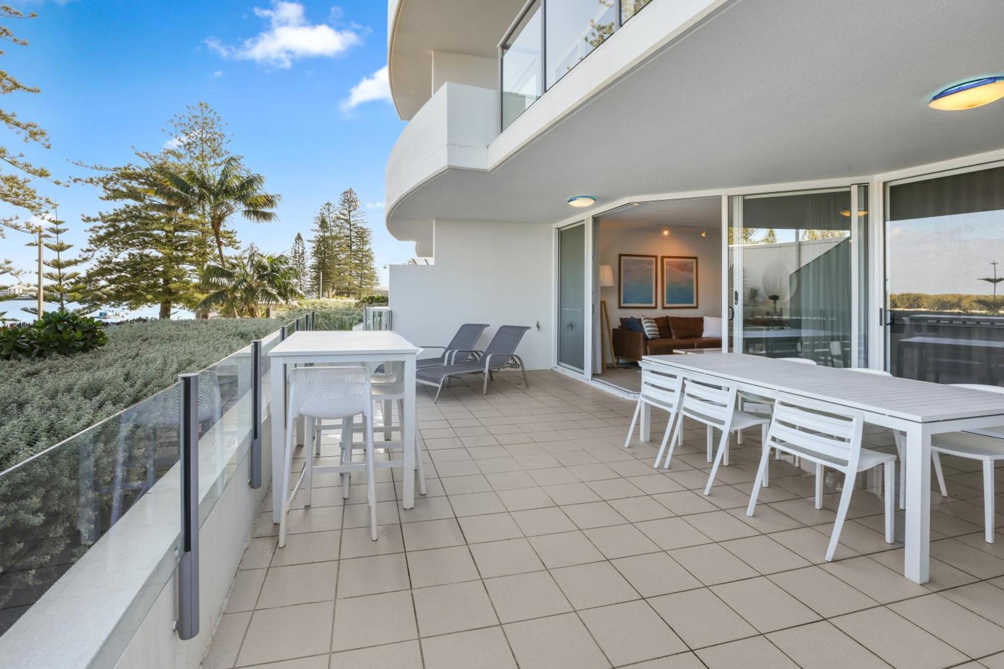 Rumba Beach Resort Caloundra Ngoại thất bức ảnh A balcony